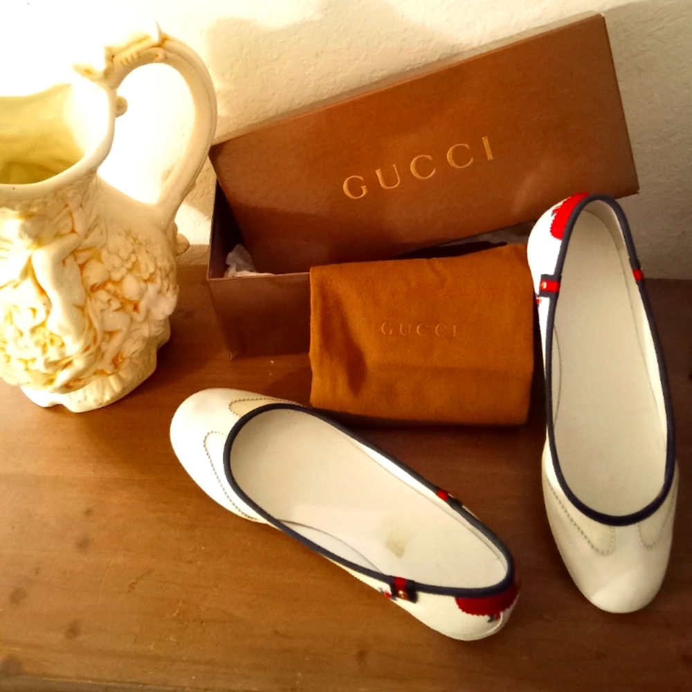Gucci flat heart shoes size 38